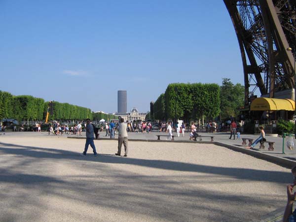 Viale che porta dalla Torre Eiffel alla Ecole Militaire