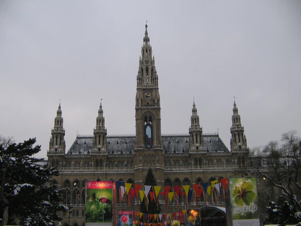 Il Municipio di Vienna e festoni per festeggiare il 2006